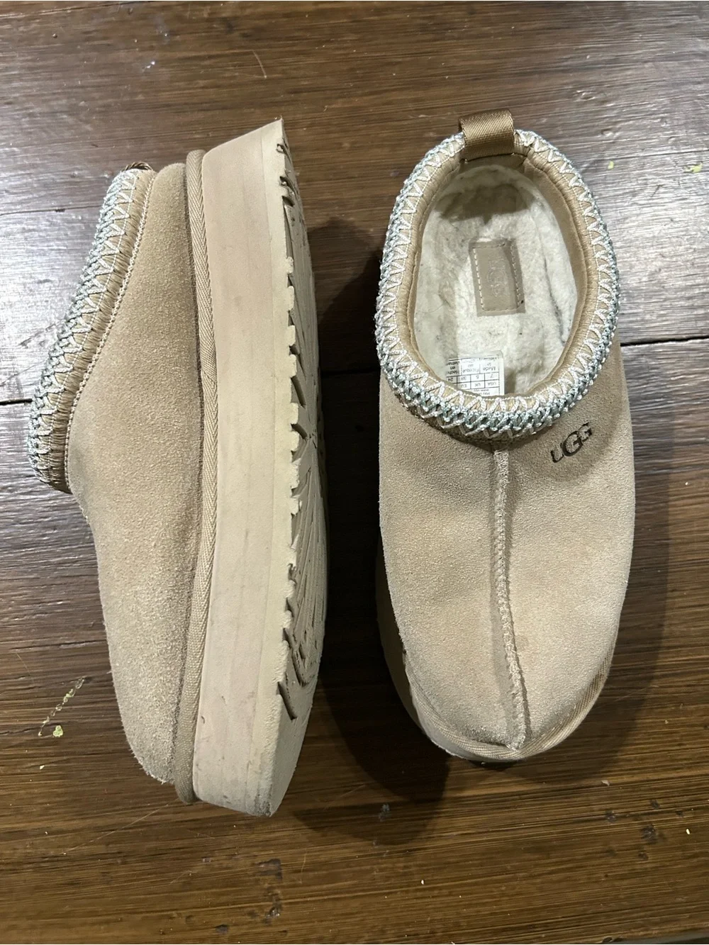 UGG women’s Slip-On Suede platform Slippers in sand color!